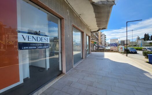 Locale commerciale viale Teracati