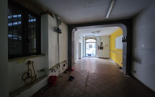 Basso commerciale zona Ortigia